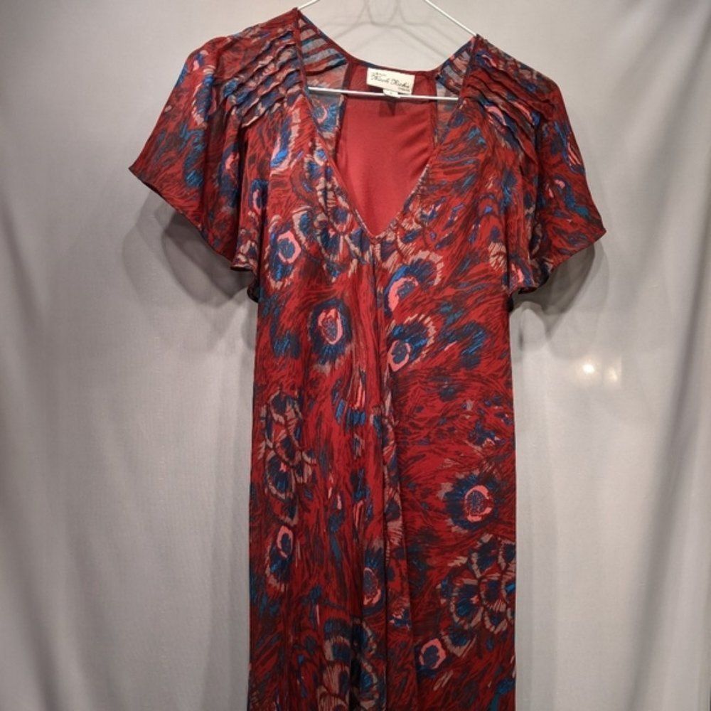 Women's Short Sleeve Dress V-Neck Peacock Pattern Burgundy NWT